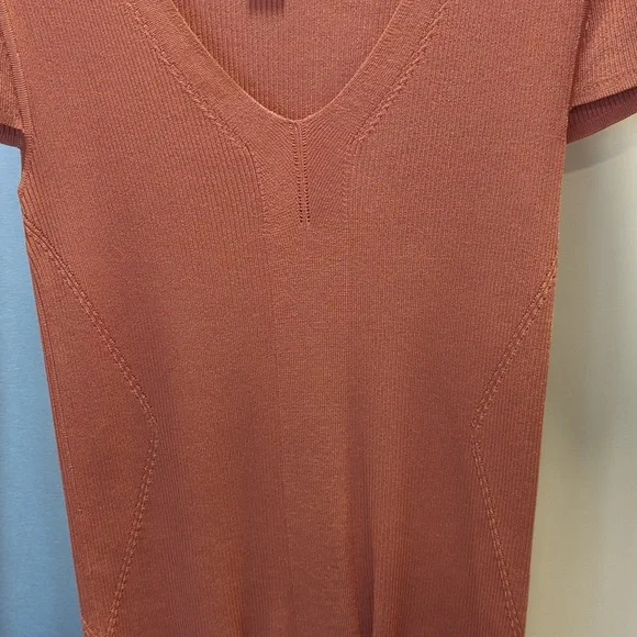 White House Black Market short sleeve ribbed top. Size M - Picture 4 of 8